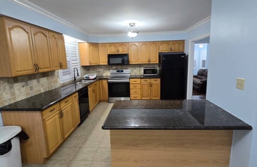 Adjala-Tosorontio House | Peaceful country home on 25 acres of wooded land