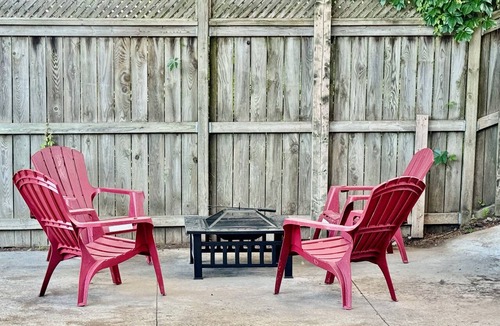 Kitchener House | Peaceful Kitchener Getaway 5BR Home w/BBQ & Modern Kitchen