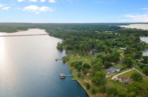 Coffee City House | Peaceful Lakeside Serenity on Lake Palestine