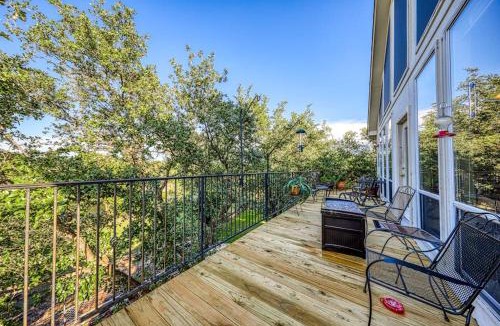 Oatmeal House | Peaceful, Modern Home Close to Lago Vista with Large Deck & Balcony
