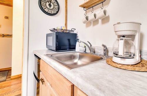 Norfork Apartment | Peaceful Norfork Escape: Walk to White River!