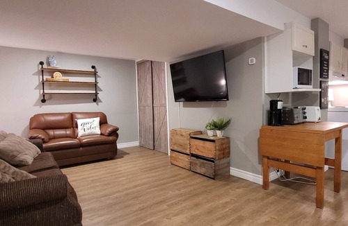 Shawinigan House | Peaceful Oasis Private Basement Suite With Queen Bed & Full Kitchen
