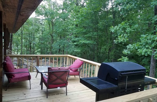Edgemont House | Peaceful, Quiet Lakefront Home