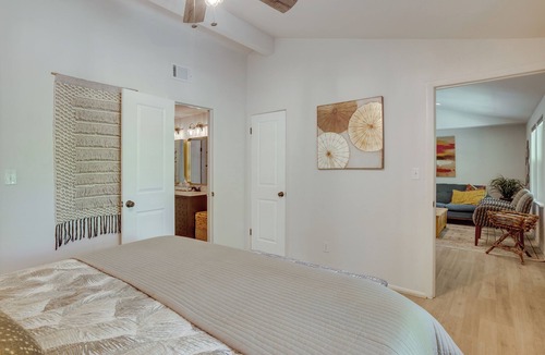 Conroe Cottage | Peaceful Retreat: Conroe Cottage w/ Decks, Views!