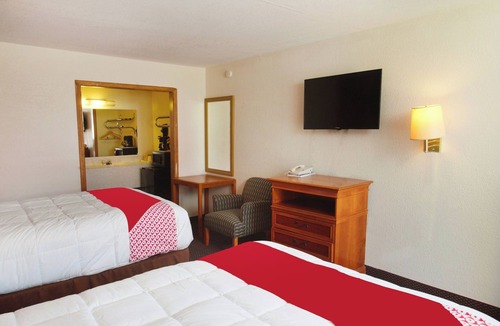Guymon Hotel | Peaceful Room for Couples – Explore & Unwind in Guymon!