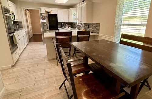 Carrollton House | Peaceful Spacious Family Retreat, Fast WiFi and Minutes to Everything