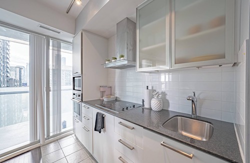 Central Waterfront Hotel | Perfect 2-bedroom 1Bath with AC in enjoyable Toronto