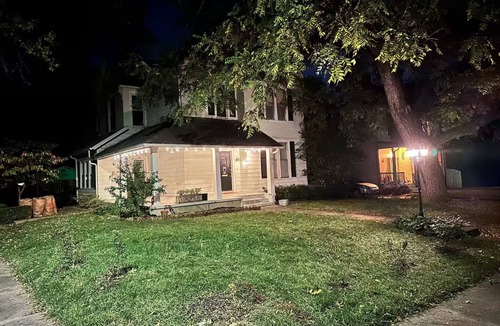 Independence House | Perfect 5-bedroom house with AC in charming Independence