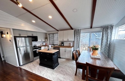 Hamilton House | Perfect for couples retreat, family friendly and quilters!