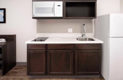 Austin Hotel | Perfect for Groups! 3 Queen Suites w/Full Comfort in One Austin Compound