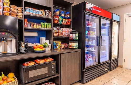 Plano Hotel | Perfect for Groups! 4 Spacious Units with Kitchens, Pets are Welcome!