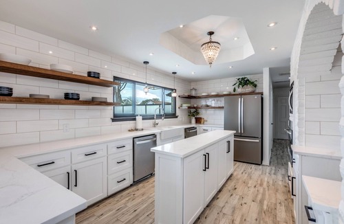 Lockhart House | Perfect luxurious 4-bedroom house with AC in cool Lockhart