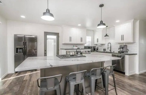 Dumas House | Perfect Peach with Game Room