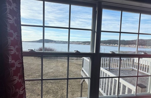 Rocky Harbour Cottage | Peridot By The Shore, Rocky Harbour Newfoundland