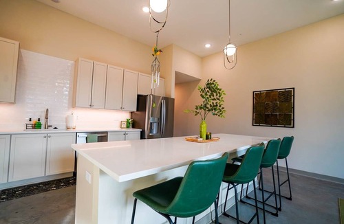 Oread Apartment | Peridot Suite - NEW (2bdrm/2bath) Loft