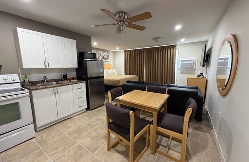 Perth Hotel | Perth Plaza Inn & Suites