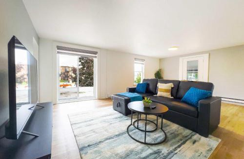 Bobcaygeon Apartment | Pet Friendly Home Near Lock 32 & Beach Park