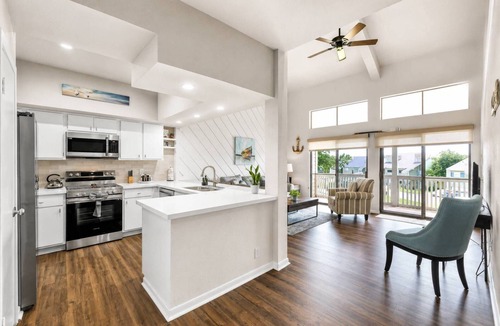 April Sound Condo | Pet-Friendly | Lake Conroe Condo | King Bed | Pool Steps Away | Loft Work Space