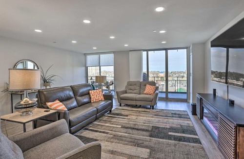 Downtown Omaha Apartment | Pet-Friendly Omaha Condo with Balcony and Views!