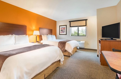 Berwick Hotel | Pet-Friendly Space w/Full Kitchen Perfect for Long Stays - Easy Access to I-35