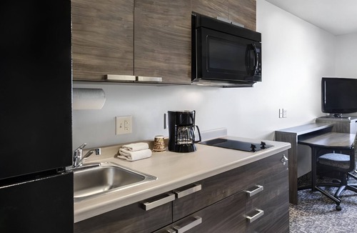 Watertown Hotel | Pet-Friendly Spacious Room w/Kitchen Near Codington Heritage Museum – 2.7 Miles