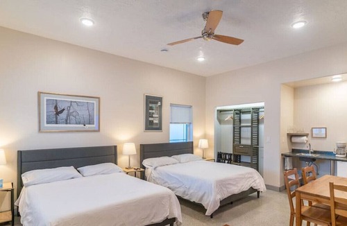 Badger Apartment | PET FRIENDLY-The Alaska Brown Hill Retreat 2.0