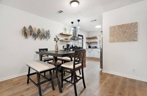 Oak Cliff House | Pet Paradise with Spacious Private Yard