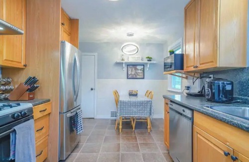 Niagara Falls Cottage | Petite Paradise! A Beautiful Home In Niagara Falls For Vacation Stay!n