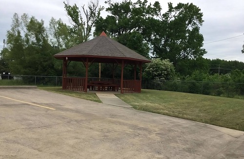 Cabot House | Pets are Welcome! w/FREE Breakfast & Parking, Close to Cabot Frisbee Golf Park!