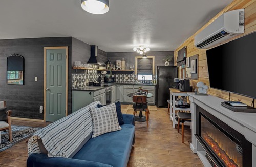 Eureka Springs Cabin | Pets OK Private Hot Tub Starlink WiFi