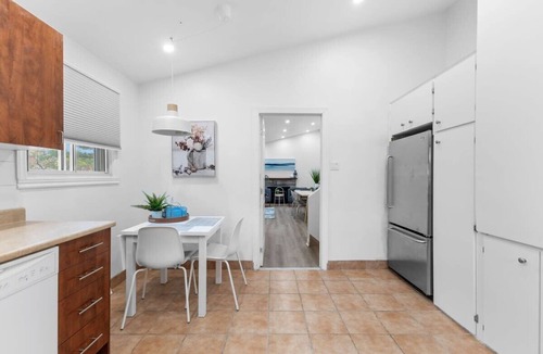 Pierrefonds-Roxboro House | Pierrefonds 4BR House with Garden & EV Charger