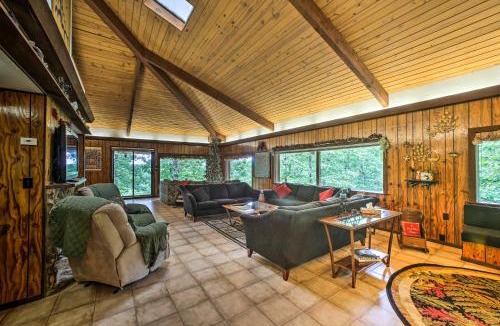 Compton House | 'Pine Lodge Cabin' on 450 Acres in Ozark Mountains
