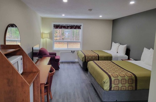 Laurentian Hills Hotel | Pine Motel