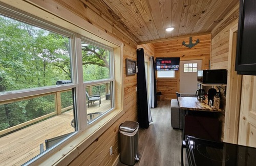 Lampe Cabin | Pine Ridge Tiny Cabin with Private Hot tub!