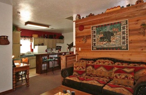 Norman Apartment | Pinecone at Whispering Pines Inn