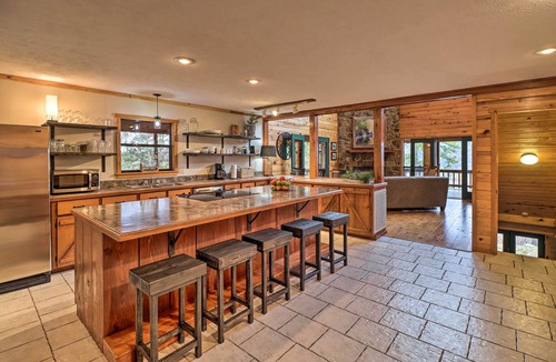 Boswell Cabin | Piney Bluff Retreat with Mountain Views!