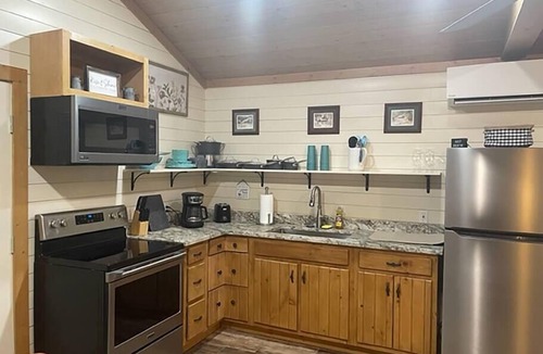 Bastrop Cottage | PineyWoods House Forest Retreat
