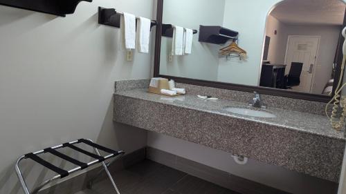 Barker Hotel | Platinum Inn
