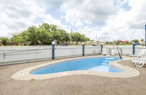 Three Rivers House | Pleasant Stay, Convenient Location! Near Grace Armantrout Museum