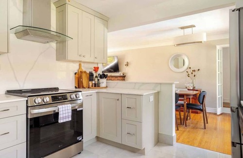 Burlington House | Pool | 2 living rms | Families