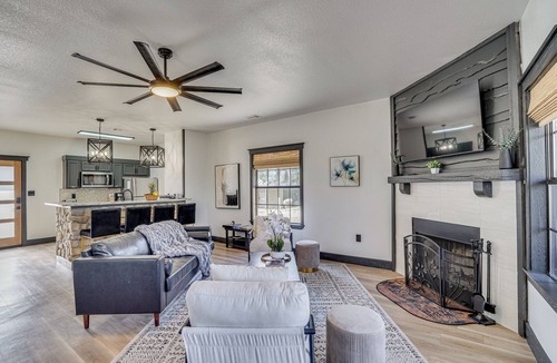 Graford Cottage | Pool Access, Walk to Water! Possum Kingdom Cabin