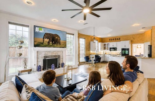 Irving House | Pool + Game & Cinema Rooms 5BR Near DFW