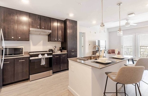 Jarrell Apartment | Pool Home Mins to Austin ER, St David’s & Baylor Scott & White Memorial Hos.