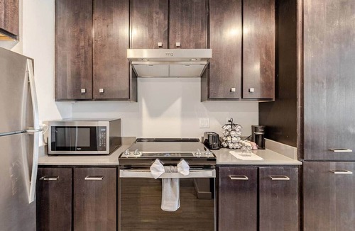 Jarrell Apartment | Pool Home Mins to Austin ER, St David’s & Baylor Scott & White Memorial Hos.
