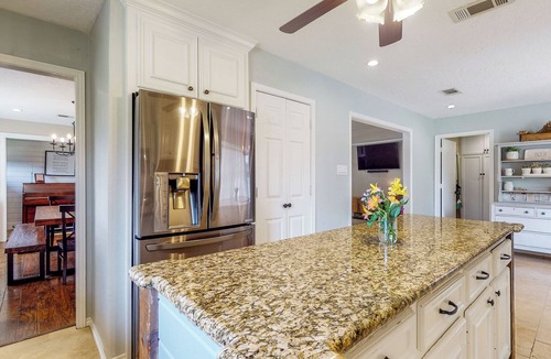 Tomball Cottage | Pool, Hot Tub & Pool Table! Grand Home in Tomball