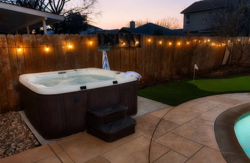 Pflugerville House | Pool+HotTub+Firepit+Grill+Billiards+MiniGolf+PS4