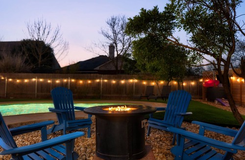 Pflugerville House | Pool+HotTub+Firepit+Grill+Billiards+MiniGolf+PS4