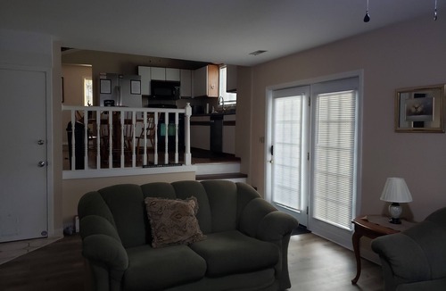 Chalco House | pool & nice S.W. Omaha home! easy access to I-80 hwy