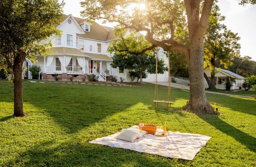 Dripping Springs House | Pool, Pickleball, Indoor/Outdoor Games, Sleeps 30+