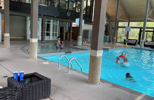 Oro-Medonte Resort | pool/ sauna/ hotube/ Horseshoe valley, vetta spa,, golf , hiking etc Oro-Medonte